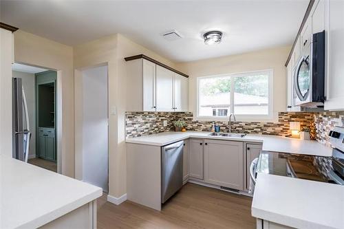 158 Howden Rd, Winnipeg, MB - Indoor Photo Showing Kitchen With Double Sink
