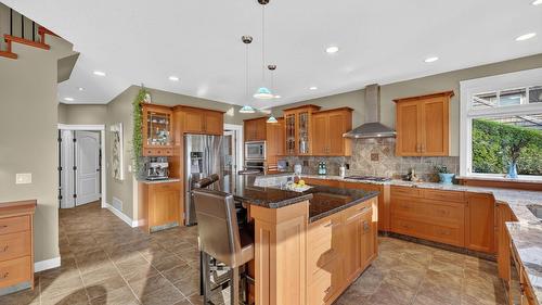 4780 Westridge Drive, Kelowna, BC - Indoor Photo Showing Kitchen With Double Sink With Upgraded Kitchen
