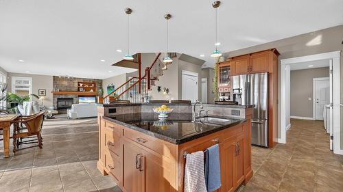 4780 Westridge Drive, Kelowna, BC - Indoor Photo Showing Kitchen With Upgraded Kitchen