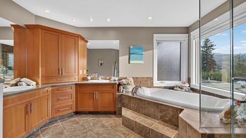 4780 Westridge Drive, Kelowna, BC - Indoor Photo Showing Bathroom