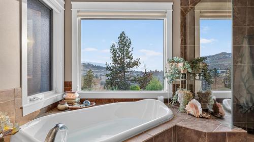 4780 Westridge Drive, Kelowna, BC - Indoor Photo Showing Bathroom
