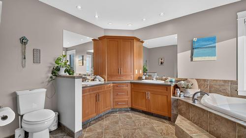 4780 Westridge Drive, Kelowna, BC - Indoor Photo Showing Bathroom
