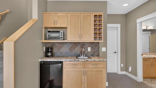 4780 Westridge Drive, Kelowna, BC - Indoor Photo Showing Kitchen