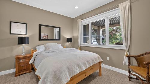 4780 Westridge Drive, Kelowna, BC - Indoor Photo Showing Bedroom
