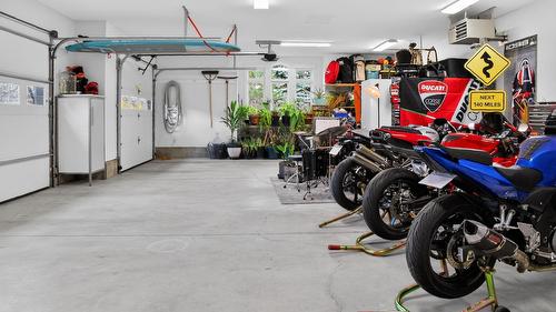4780 Westridge Drive, Kelowna, BC - Indoor Photo Showing Garage