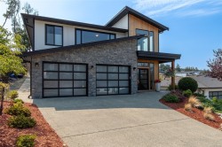6218 Highwood Dr Duncan, BC V9L 0H5