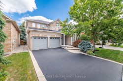 2215 Lapsley Crescent Oakville, ON L6M 4V2