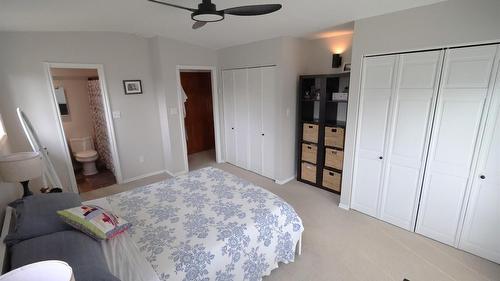 302 5Th Street, Nakusp, BC - Indoor Photo Showing Bedroom