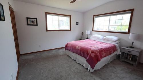 302 5Th Street, Nakusp, BC - Indoor Photo Showing Bedroom