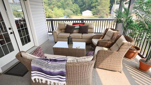 302 5Th Street, Nakusp, BC - Outdoor With Deck Patio Veranda With Exterior