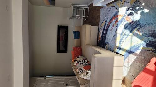 302 5Th Street, Nakusp, BC - Indoor