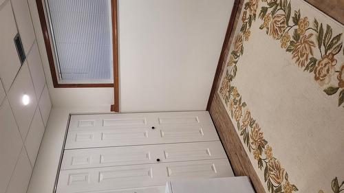 302 5Th Street, Nakusp, BC - Indoor Photo Showing Other Room