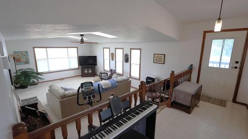 302 5Th Street, Nakusp, BC - Indoor