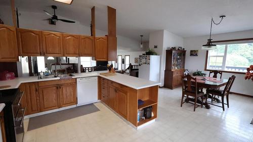 302 5Th Street, Nakusp, BC - Indoor