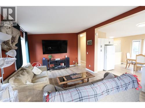 69 7Th Avenue, Burns Lake, BC - Indoor Photo Showing Living Room