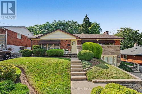 18 BATTLEFIELD DRIVE  Hamilton (Stoney Creek), ON L8G 1T7