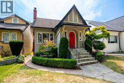 242 W 21ST AVENUE  Vancouver, BC V5Y 2E5