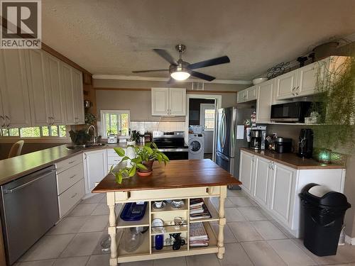 904 Cornwall Crescent, Dawson Creek, BC - Indoor Photo Showing Kitchen With Double Sink