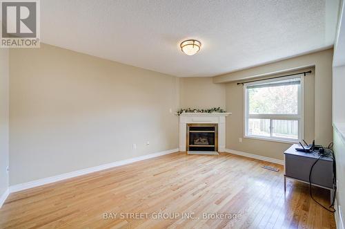 5922 Dalebrook Crescent, Mississauga, ON - Indoor Photo Showing Living Room With Fireplace