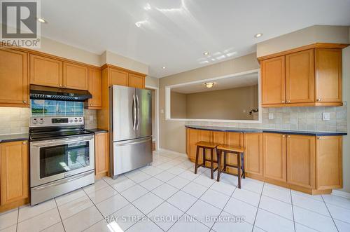 5922 Dalebrook Crescent, Mississauga, ON - Indoor Photo Showing Kitchen