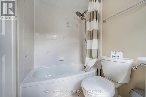 5922 Dalebrook Crescent, Mississauga, ON - Indoor Photo Showing Bathroom