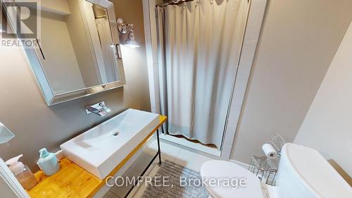 723 Munich Circle, Waterloo, ON - Indoor Photo Showing Bathroom