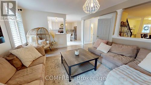 723 Munich Circle, Waterloo, ON - Indoor Photo Showing Living Room