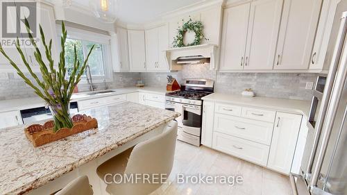 723 Munich Circle, Waterloo, ON - Indoor Photo Showing Kitchen