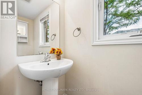 24 Markham Trail, Clarington, ON - Indoor Photo Showing Bathroom