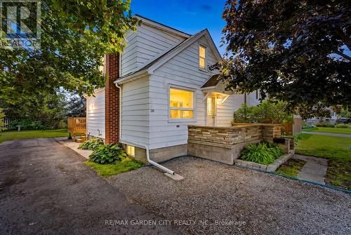 38 OAKWOOD STREET  Port Colborne (Main Street), ON L3K 5E9