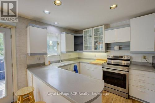 7287 Wellington Rd 109, Mapleton, ON - Indoor Photo Showing Kitchen