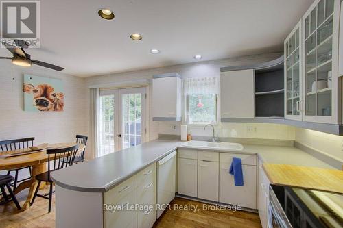 7287 Wellington Rd 109, Mapleton, ON - Indoor Photo Showing Kitchen