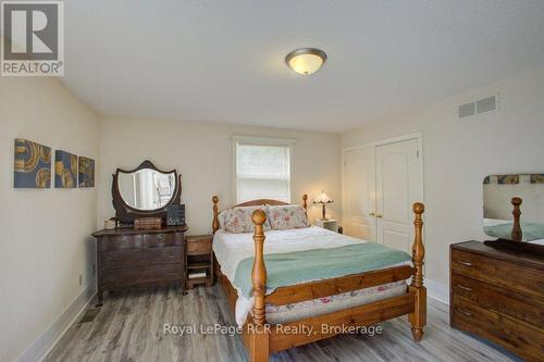 7287 Wellington Rd 109, Mapleton, ON - Indoor Photo Showing Bedroom