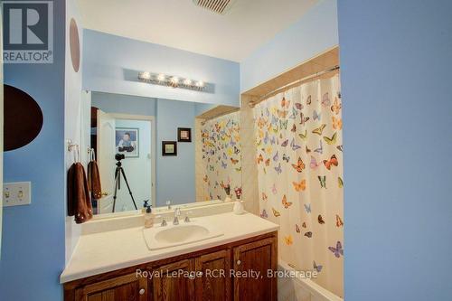 7287 Wellington Rd 109, Mapleton, ON - Indoor Photo Showing Bathroom