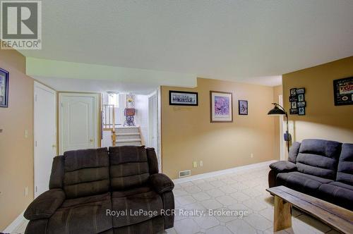 7287 Wellington Rd 109, Mapleton, ON - Indoor Photo Showing Other Room