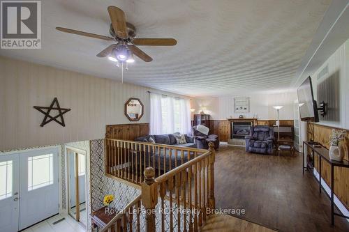 7287 Wellington Rd 109, Mapleton, ON - Indoor Photo Showing Other Room