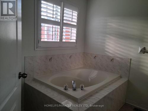 7 Thunderbird Trail, Brampton, ON - Indoor Photo Showing Bathroom