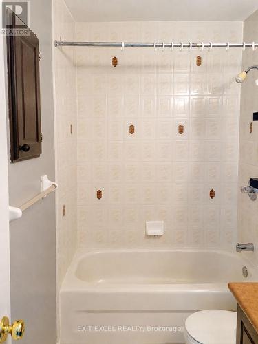 17 Heartleaf Private, Ottawa, ON - Indoor Photo Showing Bathroom