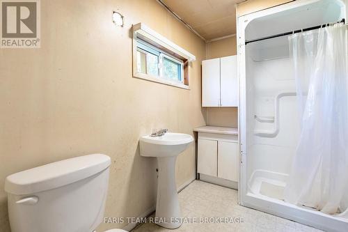 29 Marsh Lane, Tiny, ON - Indoor Photo Showing Bathroom