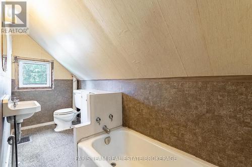 29 Marsh Lane, Tiny, ON - Indoor Photo Showing Bathroom