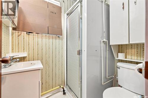 1506 Edward Avenue, Saskatoon, SK - Indoor Photo Showing Bathroom