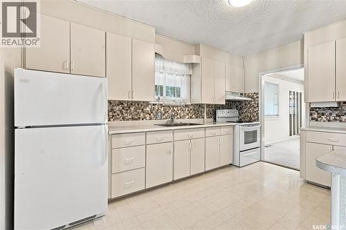 1506 Edward Avenue, Saskatoon, SK - Indoor Photo Showing Kitchen