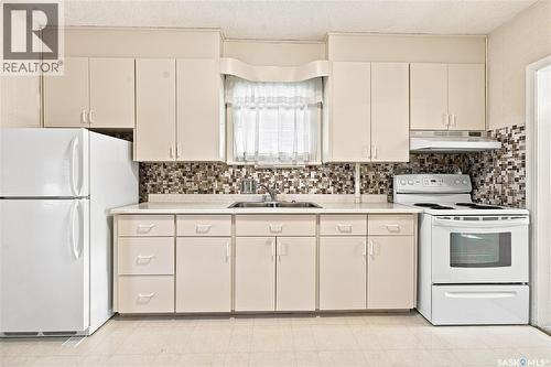 1506 Edward Avenue, Saskatoon, SK - Indoor Photo Showing Kitchen With Double Sink