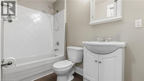 180 West Avenue, Hamilton, ON - Indoor Photo Showing Bathroom