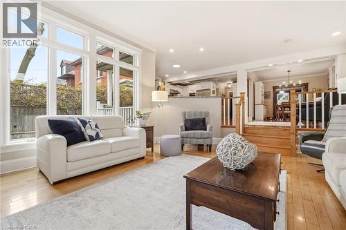 2116 Caroline Street, Burlington, ON - Indoor Photo Showing Living Room