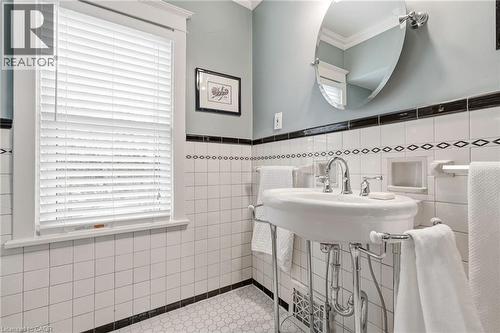 2116 Caroline Street, Burlington, ON - Indoor Photo Showing Bathroom