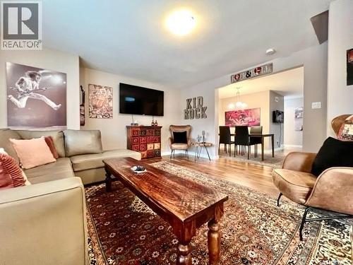 1516 Edward Avenue, Saskatoon, SK - Indoor Photo Showing Living Room