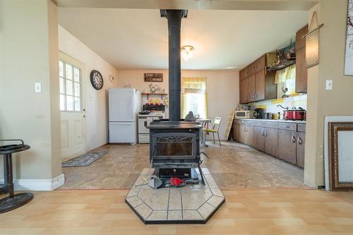 39003 Uppingham Road, Anola, MB - Indoor
