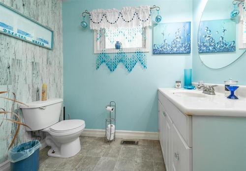 39003 Uppingham Road, Anola, MB - Indoor Photo Showing Bathroom