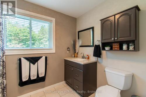 80 12 Concession E, Tiny, ON - Indoor Photo Showing Bathroom